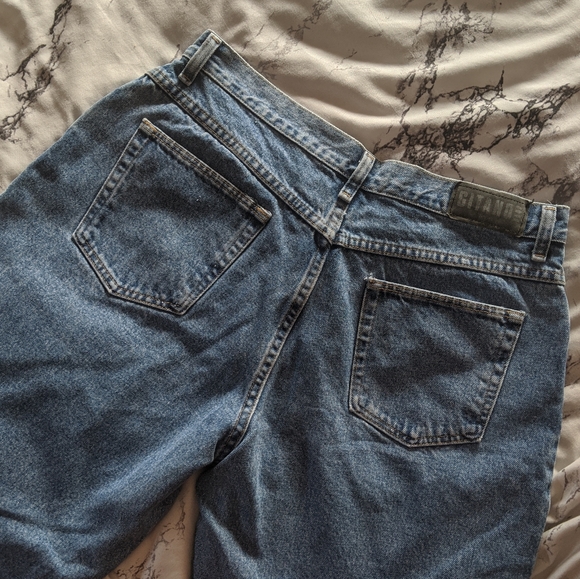 Vintage Lighter Wash Gitano Mom Jeans - Picture 3 of 8